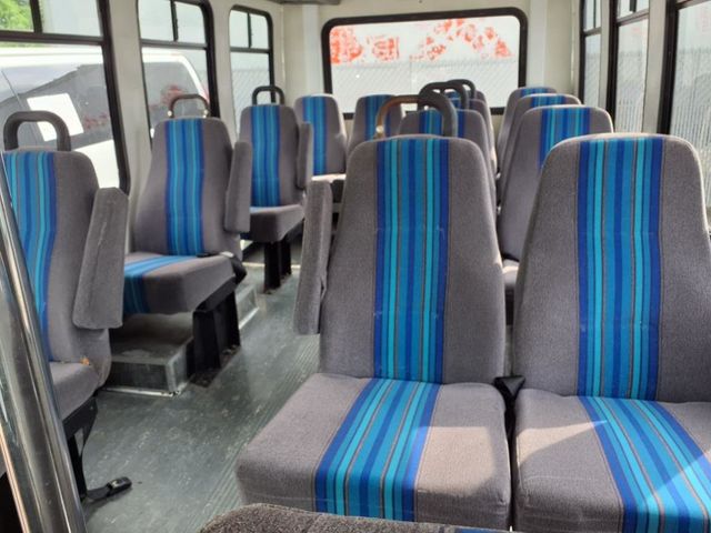 1998 Ford Econoline E350 Cargo Cutaway - 22871761 - 13