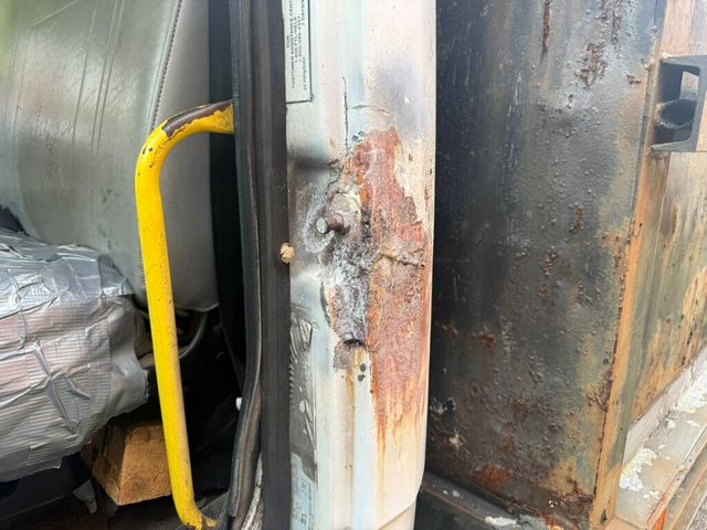 1998 Freightliner FL60 LANDSCAPE TRUCK WITH LIFTGATE FINANCING AVAILABLE - 22880936 - 16