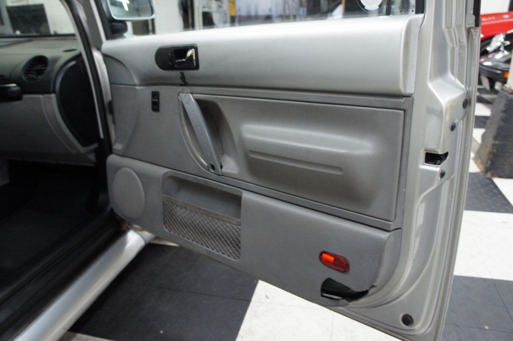 1998 Volkswagen New Beetle Low Mileage!  - 22905486 - 29