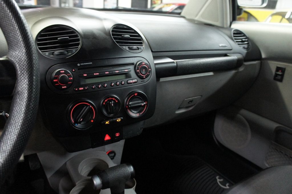 1998 Volkswagen New Beetle Low Mileage!  - 22905486 - 31