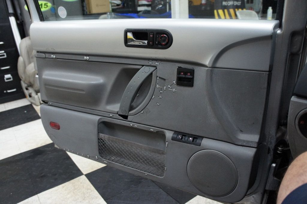 1998 Volkswagen New Beetle Low Mileage!  - 22905486 - 33