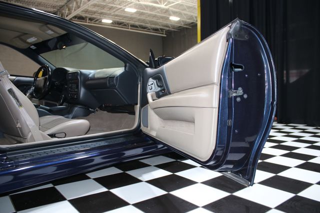 1999 Chevrolet Camaro 2dr Coupe Z28 - 22997377 - 32