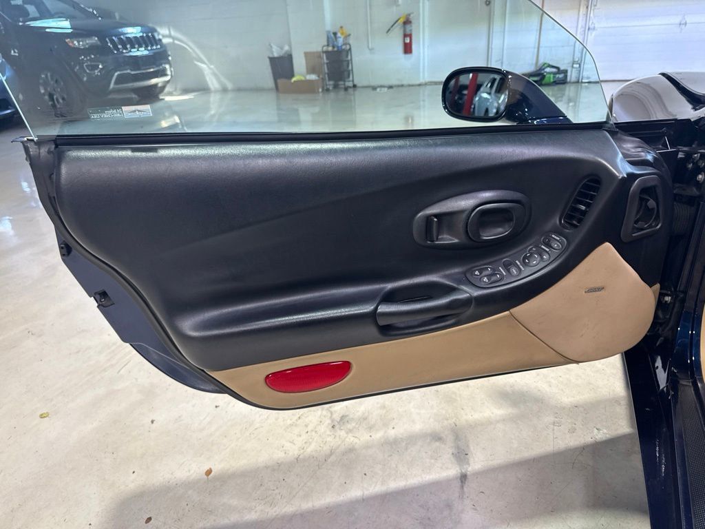 1999 Chevrolet Corvette 2dr Convertible - 23043763 - 21