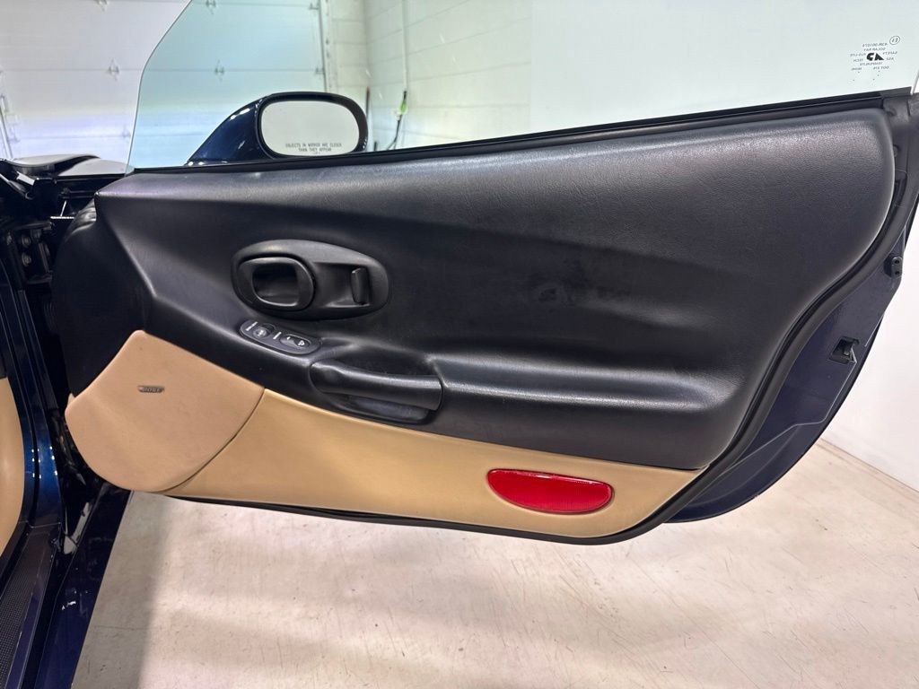 1999 Chevrolet Corvette 2dr Convertible - 23043763 - 28