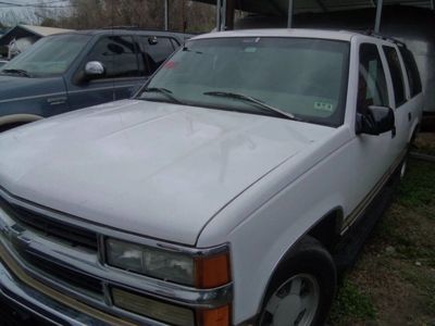 1999 Chevrolet Suburban - 1GNEC16R3XJ429184