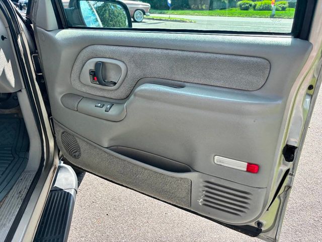 1999 Chevrolet Suburban K1500 4dr 4WD SUV - 22885642 - 15