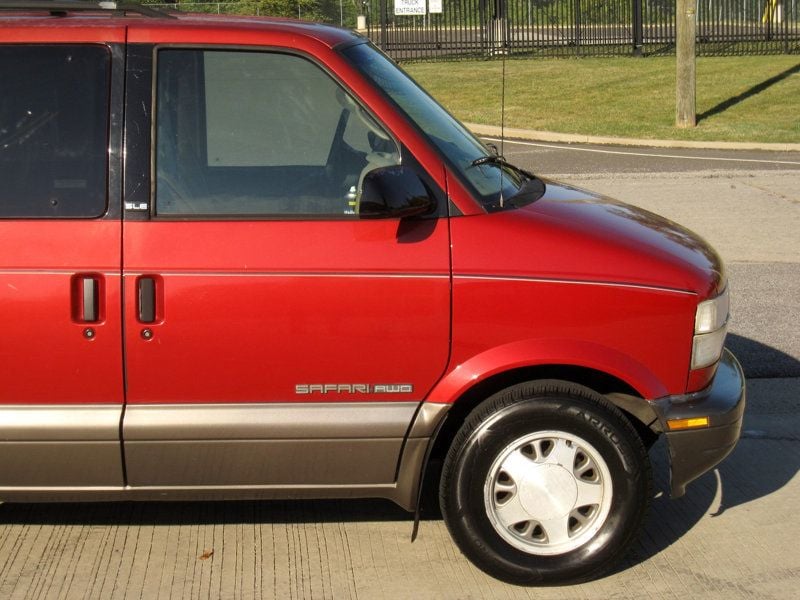 1999 Gmc Safari Passenger photo 10