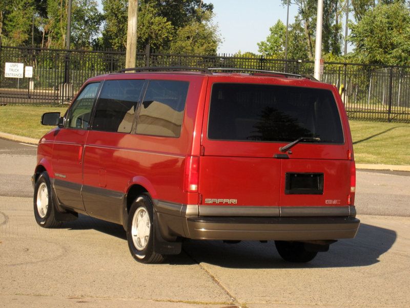 1999 Gmc Safari Passenger photo 13
