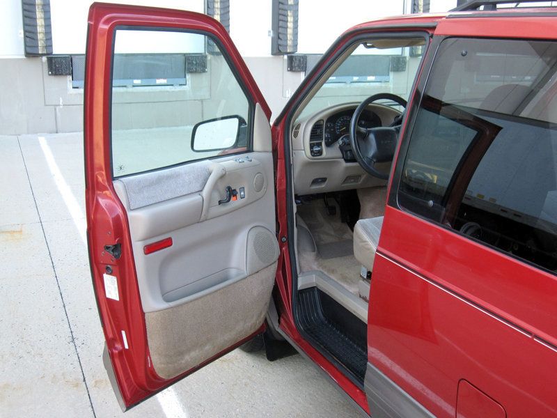 1999 Gmc Safari Passenger photo 16
