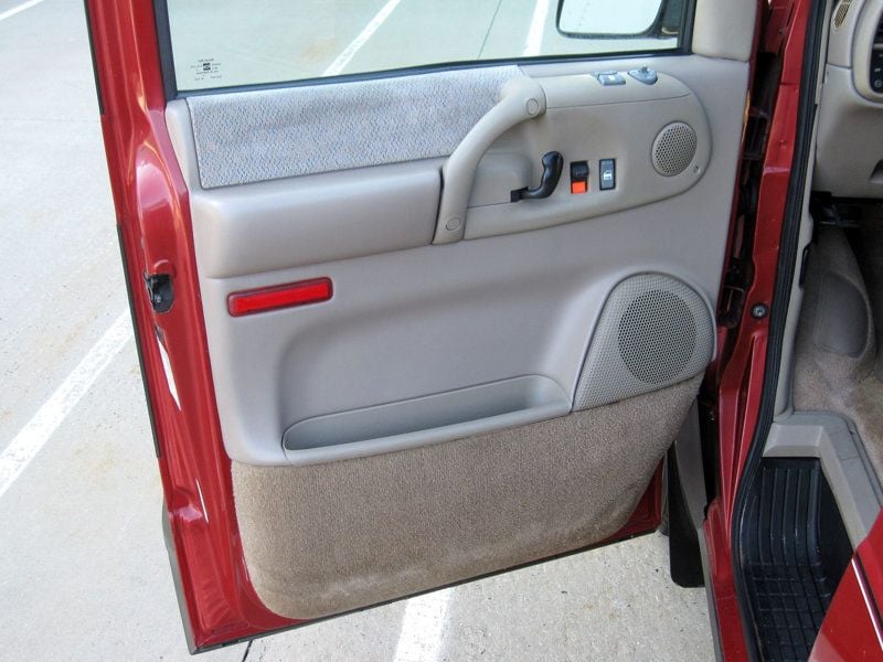 1999 Gmc Safari Passenger photo 17
