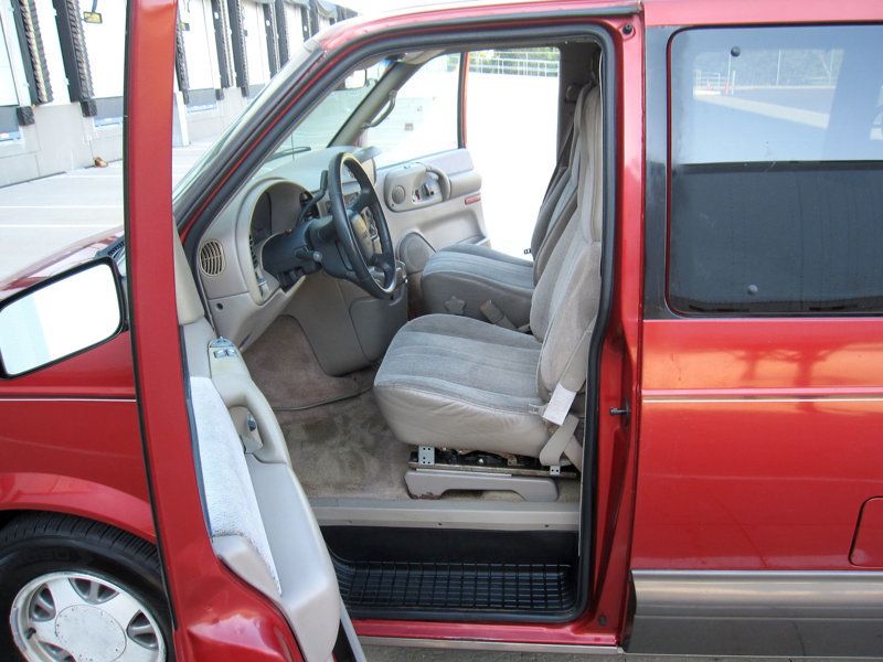 1999 Gmc Safari Passenger photo 18