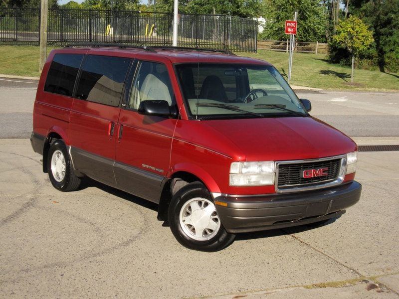 1999 Gmc Safari Passenger photo 2