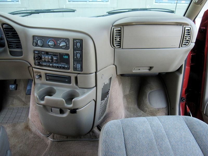 1999 Gmc Safari Passenger photo 23