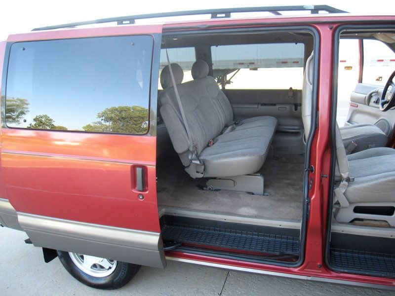 1999 Gmc Safari Passenger photo 29