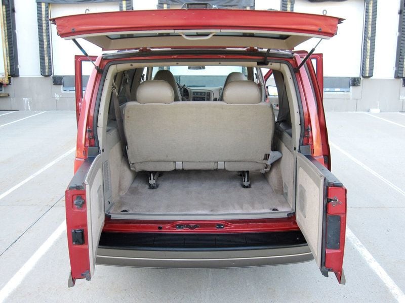 1999 Gmc Safari Passenger photo 31