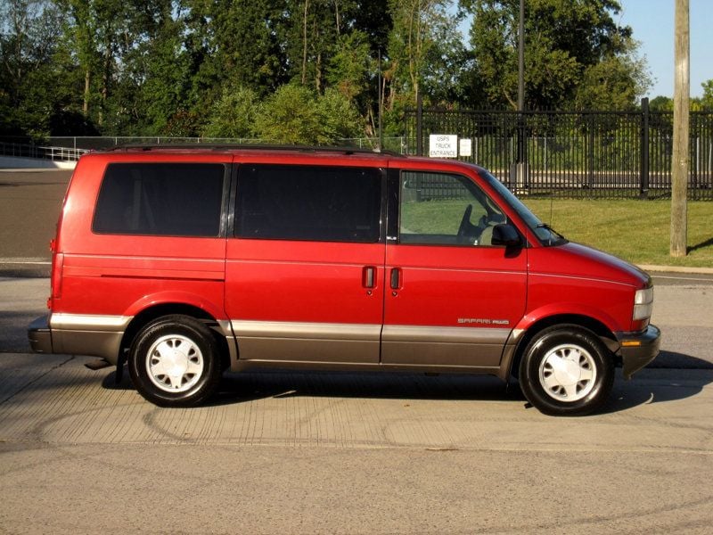 1999 Gmc Safari Passenger photo 9