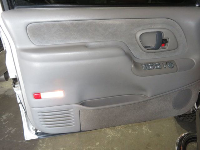 1999 GMC Suburban SUBUBAN 4X4 2500 CLEAN VERY LOW MILES 454 MOTOR WOW FACTOR - 22806209 - 15