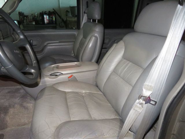 1999 GMC Suburban SUBUBAN 4X4 2500 CLEAN VERY LOW MILES 454 MOTOR WOW FACTOR - 22806209 - 19