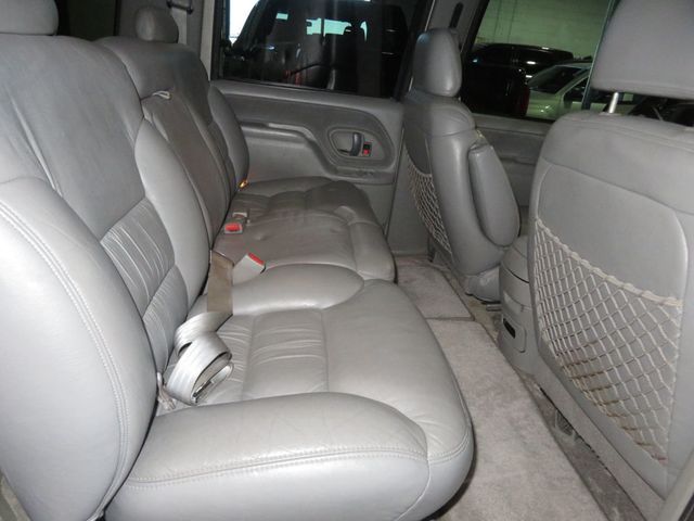 1999 GMC Suburban SUBUBAN 4X4 2500 CLEAN VERY LOW MILES 454 MOTOR WOW FACTOR - 22806209 - 28