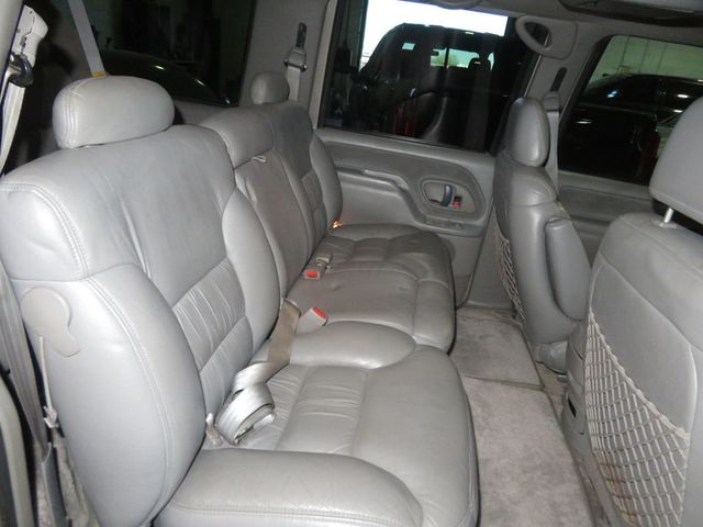 1999 GMC Suburban SUBUBAN 4X4 2500 CLEAN VERY LOW MILES 454 MOTOR WOW FACTOR - 22806209 - 30