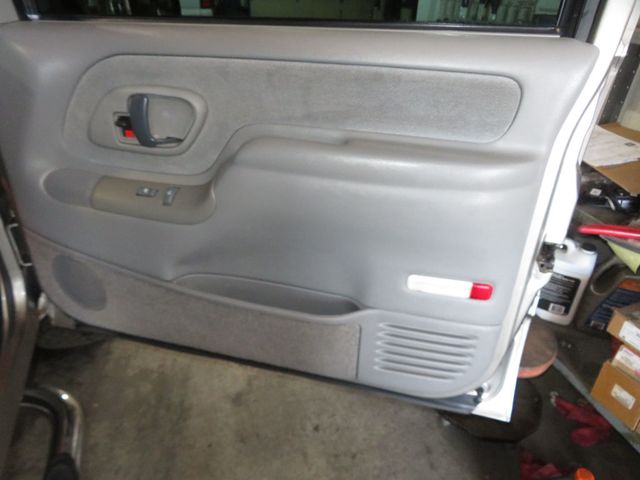 1999 GMC Suburban SUBUBAN 4X4 2500 CLEAN VERY LOW MILES 454 MOTOR WOW FACTOR - 22806209 - 31