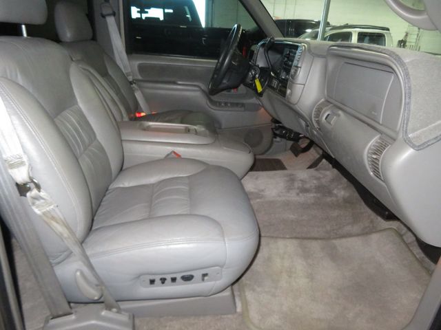 1999 GMC Suburban SUBUBAN 4X4 2500 CLEAN VERY LOW MILES 454 MOTOR WOW FACTOR - 22806209 - 32