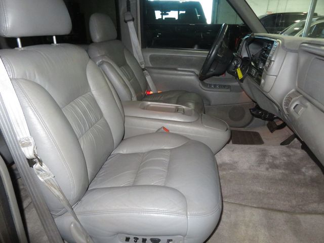 1999 GMC Suburban SUBUBAN 4X4 2500 CLEAN VERY LOW MILES 454 MOTOR WOW FACTOR - 22806209 - 35
