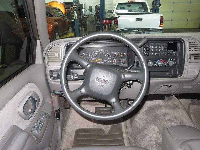 1999 GMC Suburban SUBUBAN 4X4 2500 CLEAN VERY LOW MILES 454 MOTOR WOW FACTOR - 22806209 - 39