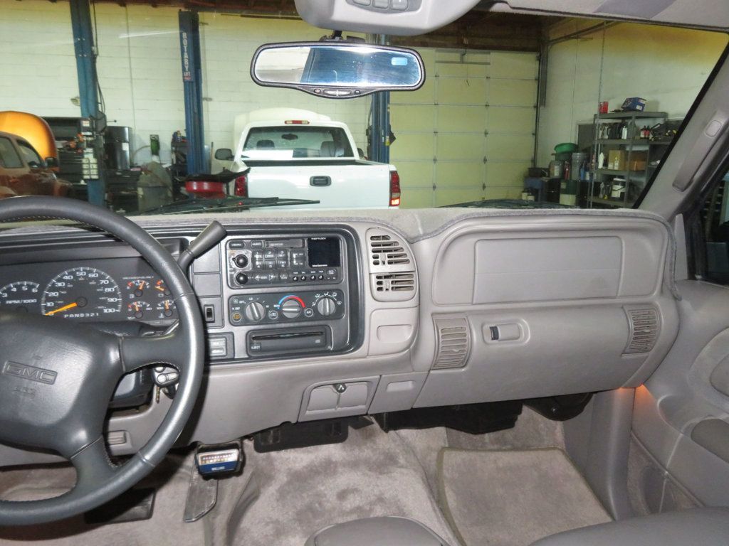 1999 GMC Suburban SUBUBAN 4X4 2500 CLEAN VERY LOW MILES 454 MOTOR WOW FACTOR - 22806209 - 40