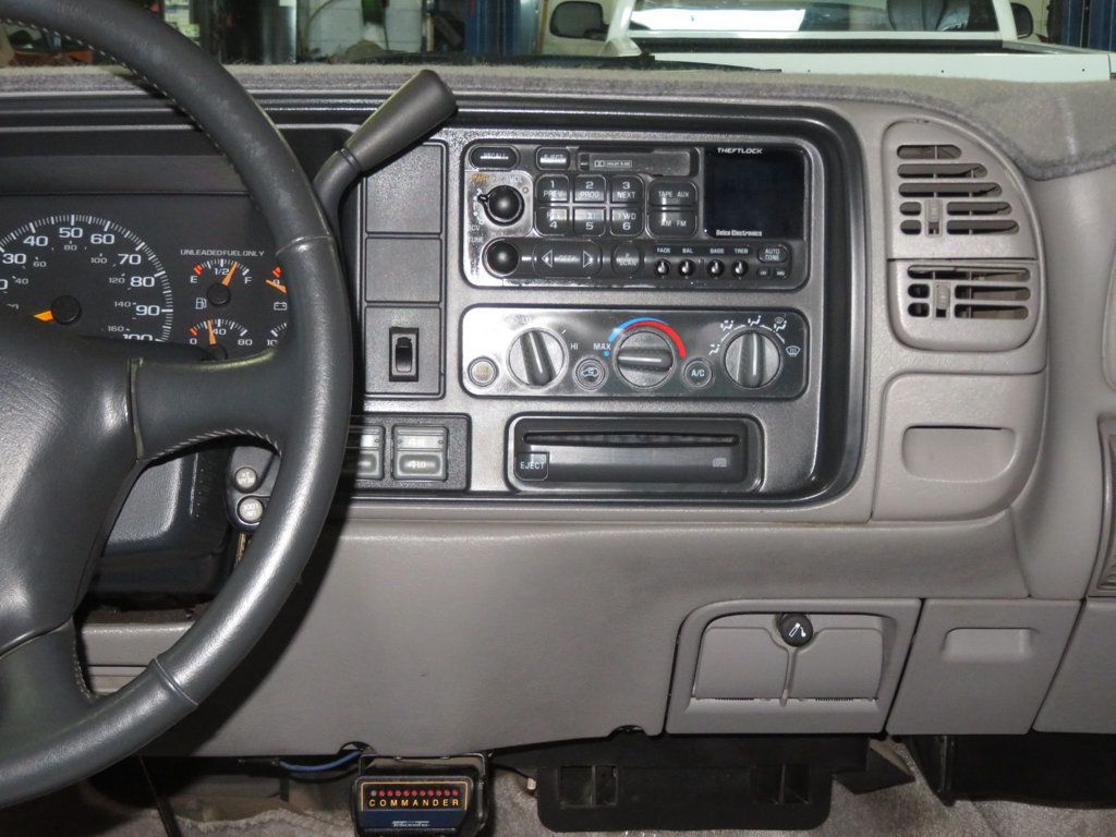 1999 GMC Suburban SUBUBAN 4X4 2500 CLEAN VERY LOW MILES 454 MOTOR WOW FACTOR - 22806209 - 41