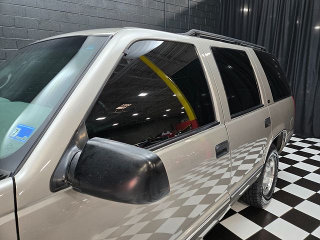 1999 GMC Yukon SLE - 1 OWNER - ZERO RUST - CLEAN CARFAX - 23094466 - 36