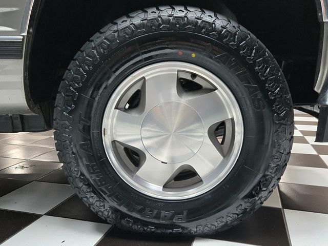 1999 GMC Yukon SLE - 1 OWNER - ZERO RUST - CLEAN CARFAX - 23094466 - 74