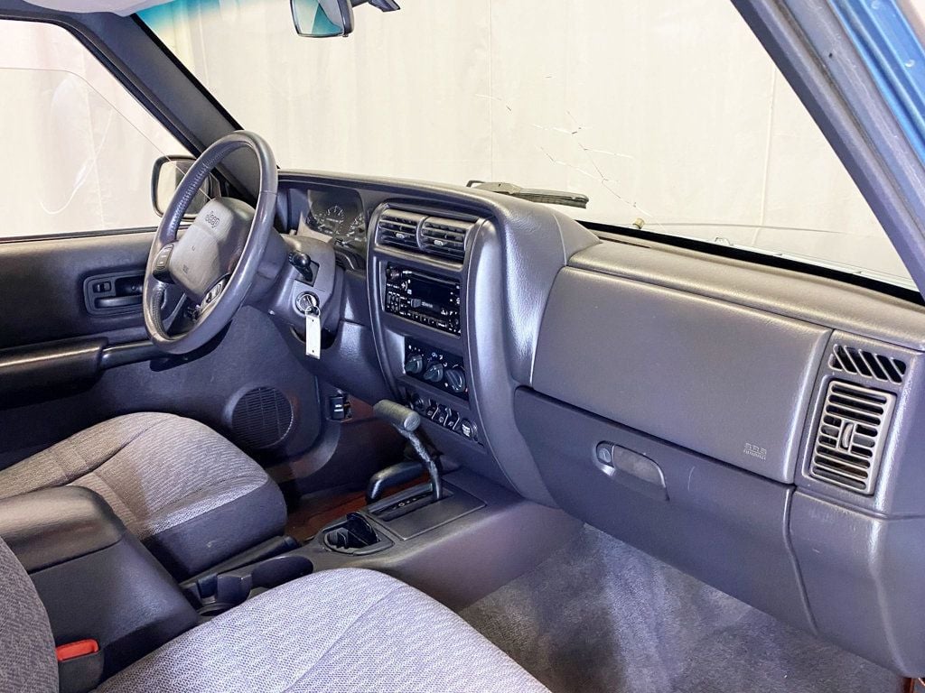 1999 Jeep Cherokee 4dr Classic 4WD - 22920328 - 19