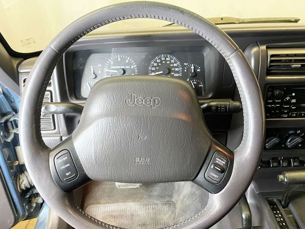 1999 Jeep Cherokee 4dr Classic 4WD - 22920328 - 32