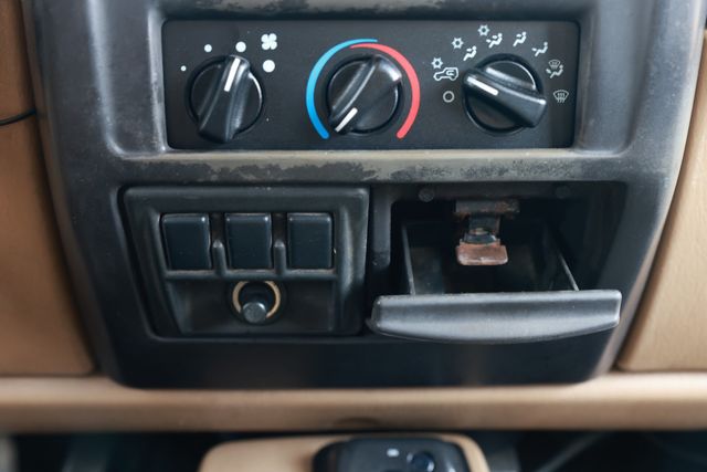 1999 Jeep Wrangler 2dr Sport - 23020483 - 30