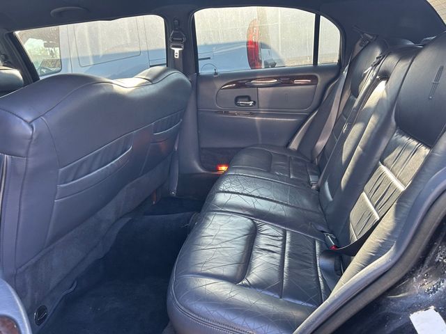 1999 Lincoln Town Car 4dr Sedan Executive - 22990477 - 6