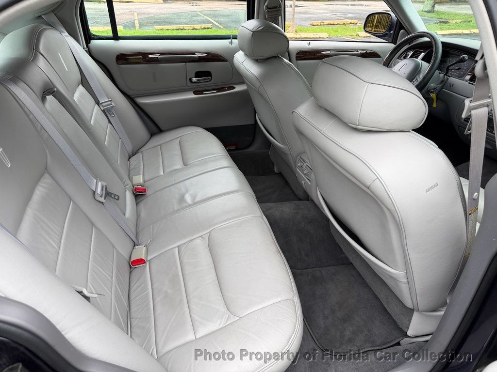 1999 Lincoln Town Car Signature Premium Sedan - 23085990 - 10