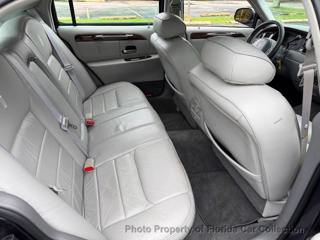 1999 Lincoln Town Car Signature Premium Sedan - 23085990 - 10