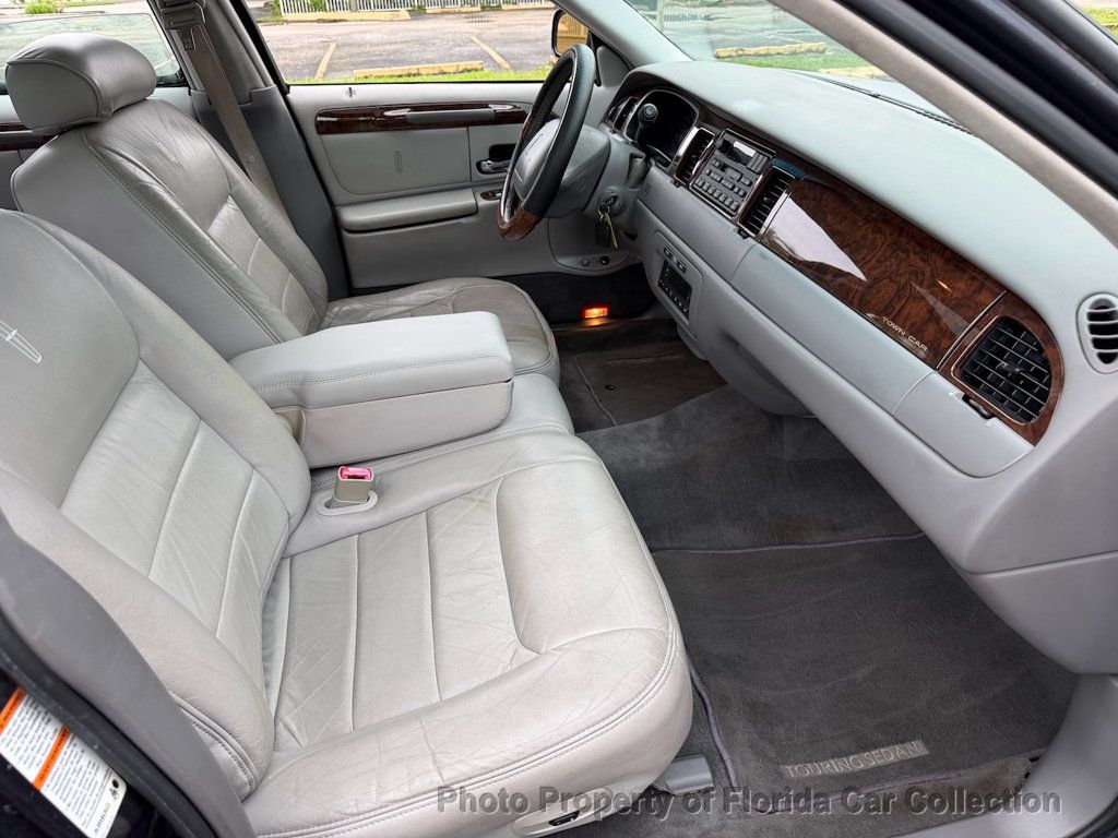1999 Lincoln Town Car Signature Premium Sedan - 23085990 - 11