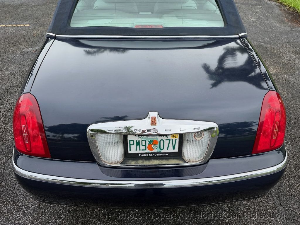 1999 Lincoln Town Car Signature Premium Sedan - 23085990 - 17