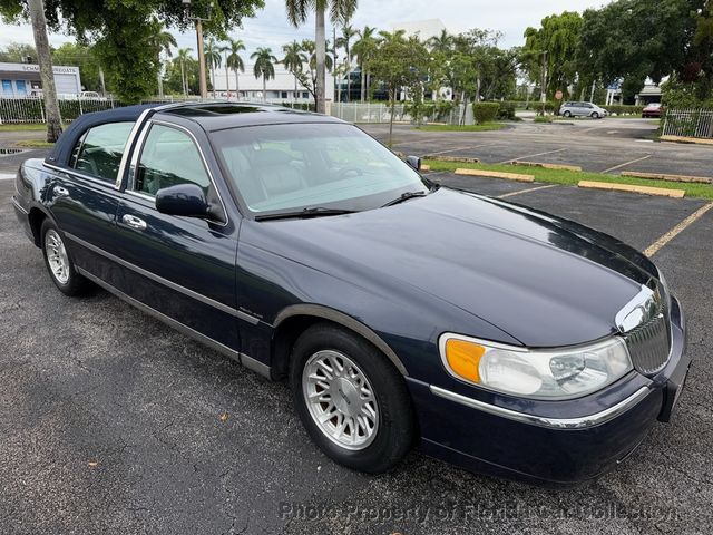 1999 Lincoln Town Car Signature Premium Sedan - 23085990 - 1