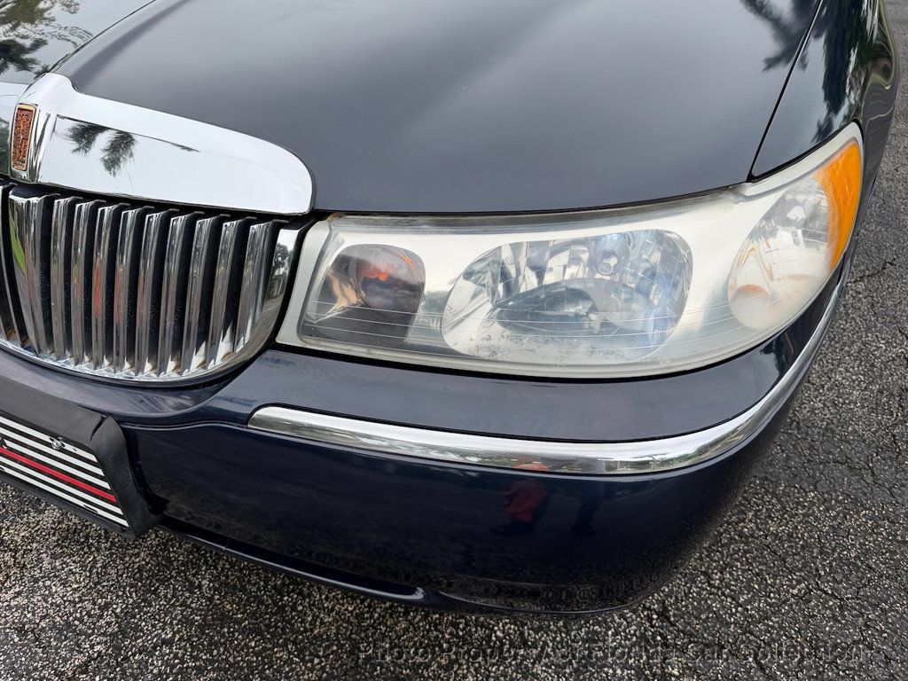1999 Lincoln Town Car Signature Premium Sedan - 23085990 - 19