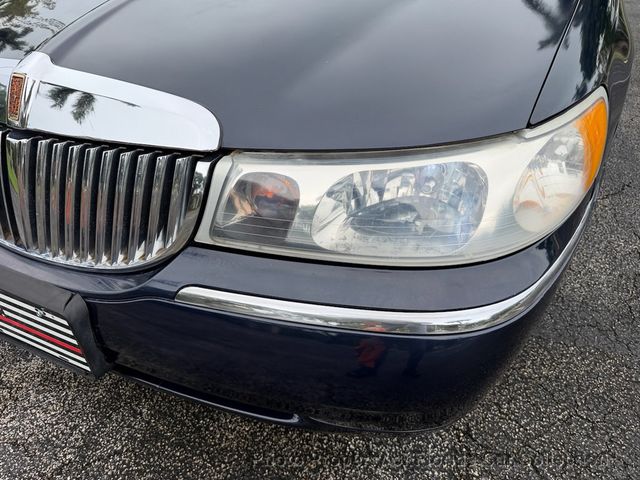 1999 Lincoln Town Car Signature Premium Sedan - 23085990 - 19
