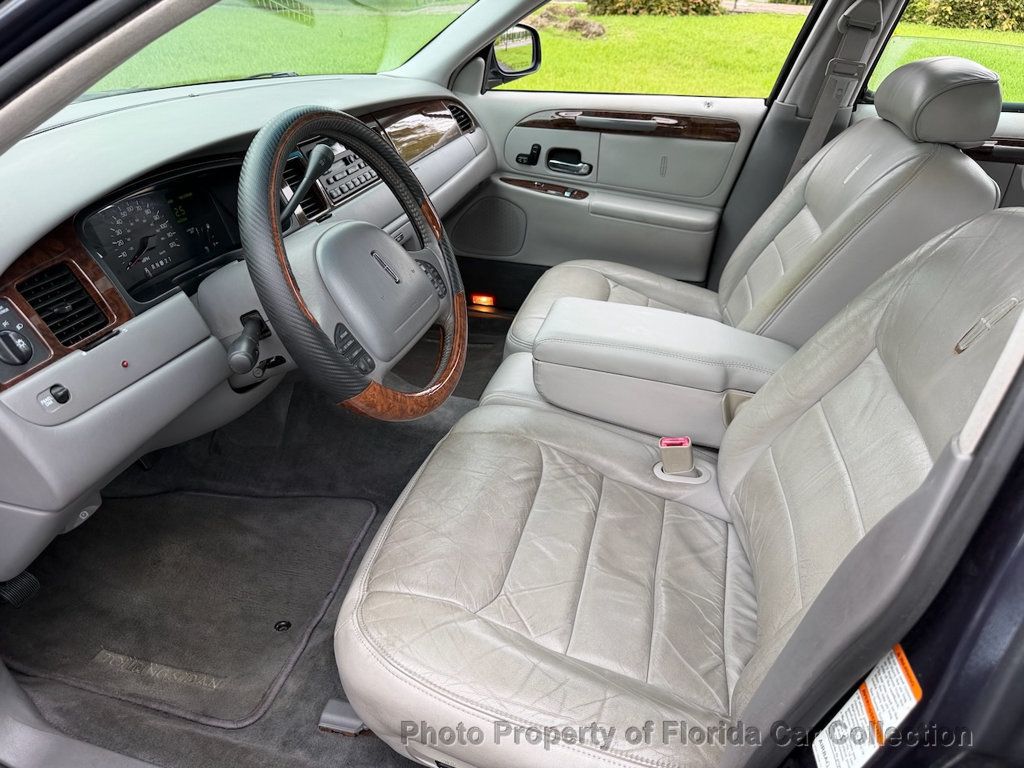 1999 Lincoln Town Car Signature Premium Sedan - 23085990 - 22