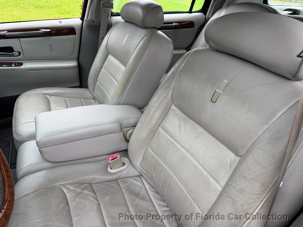 1999 Lincoln Town Car Signature Premium Sedan - 23085990 - 23