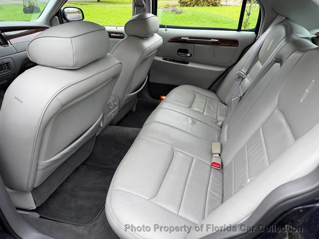 1999 Lincoln Town Car Signature Premium Sedan - 23085990 - 24