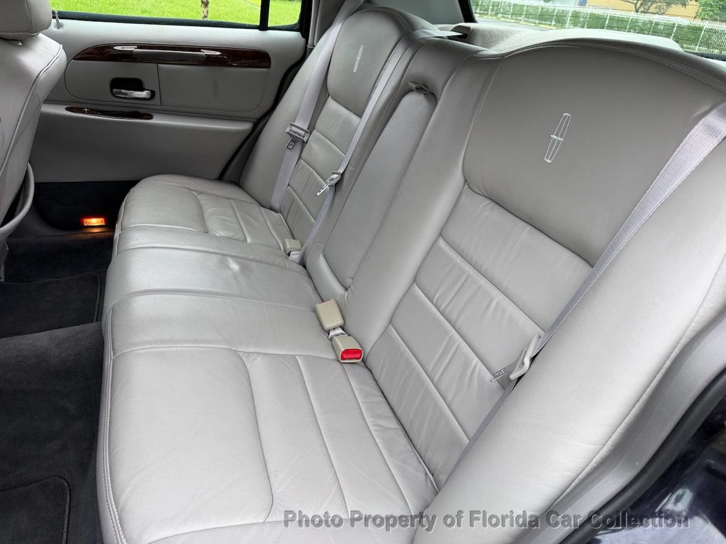 1999 Lincoln Town Car Signature Premium Sedan - 23085990 - 25