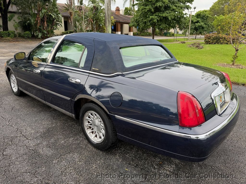 1999 Lincoln Town Car Signature Premium Sedan - 23085990 - 2