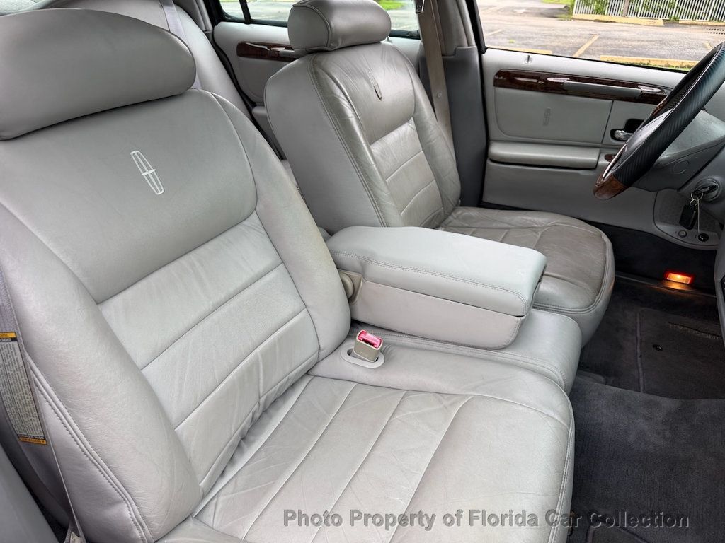 1999 Lincoln Town Car Signature Premium Sedan - 23085990 - 29