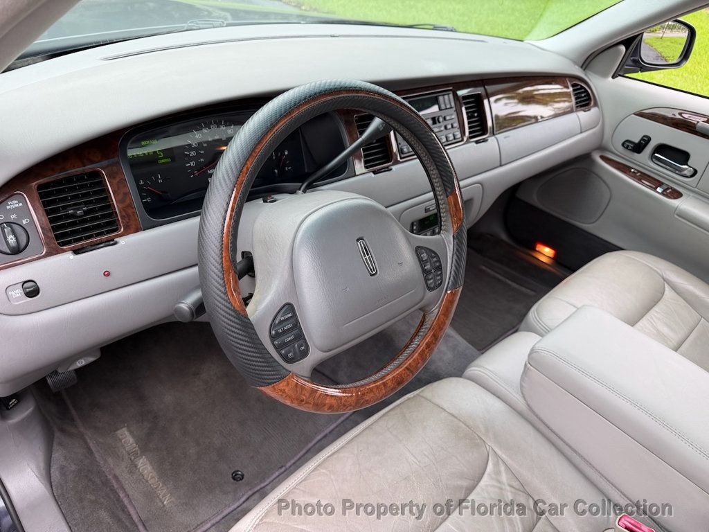 1999 Lincoln Town Car Signature Premium Sedan - 23085990 - 30